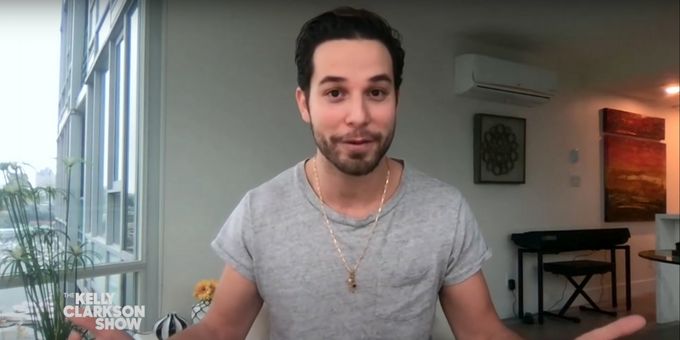 VIDEO: Skylar Astin & Kelly Clarkson Agree 'A Moment Like This' Is Difficult To Sing