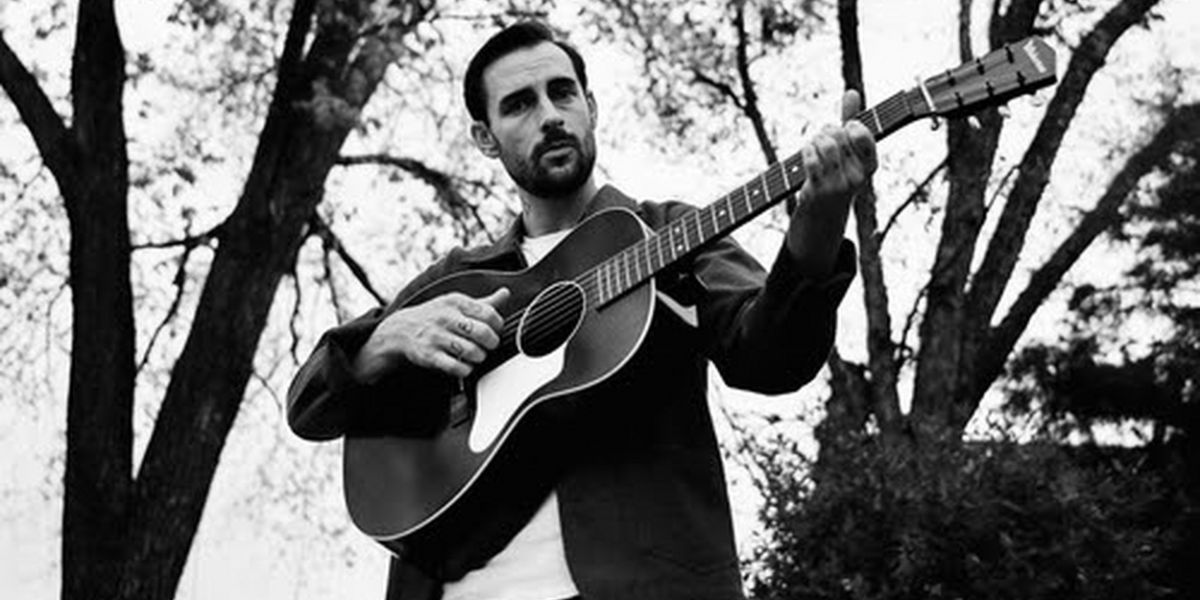Robert Ellis Releases Haunting New Single 'On The Run'
