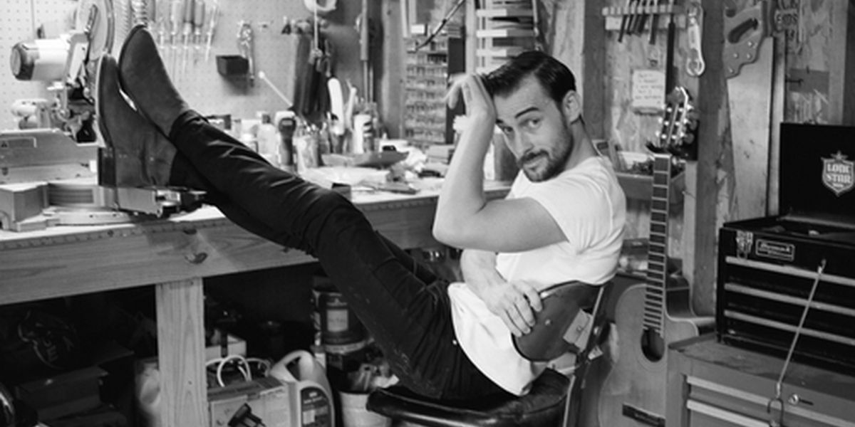 Robert Ellis Announces New Album 'Yesterday's News'