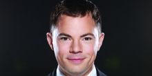 ERICK LICHTE Helps Ignite the Christmas Spirit with Chor Leoni