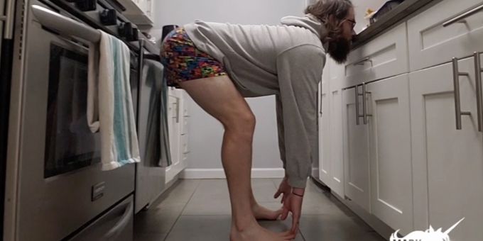 BWW Exclusive: Daily #MobilityMinute with Mark Fisher Fitness Trainer Harold Gibbons- Deep Squat Prying