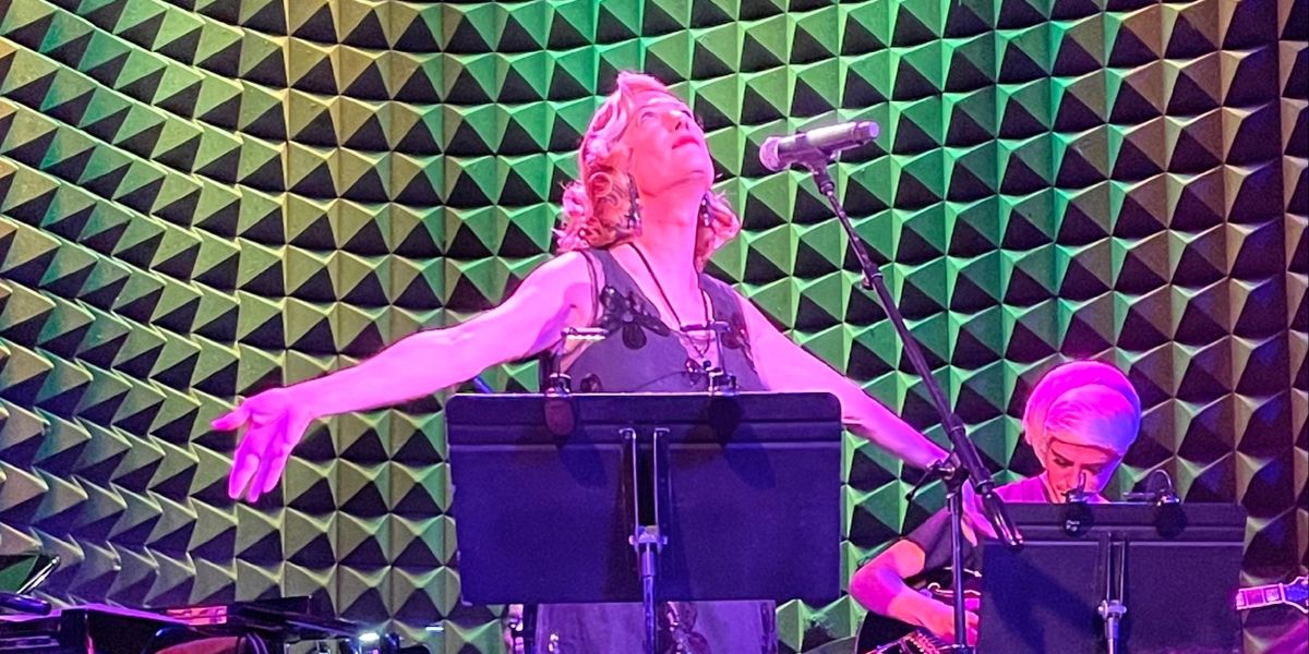 Review: JUSTIN VIVIAN BOND DELIVERS A JULIE VALENTINE Is Sweet and Sultry at Joe's Pub