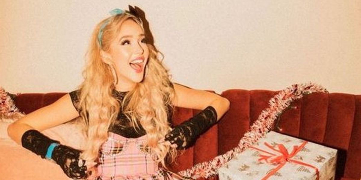 Havanna Winter Releases Fun New Holiday Original 'Daddy's Kissing Santa Claus!'