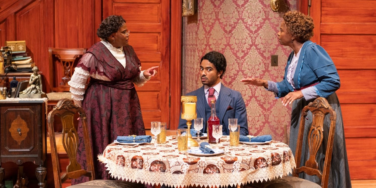 Review: ARSENIC AND OLD LACE at Court Theatre  Image