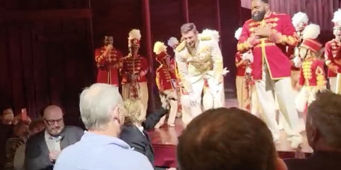 VIDEO: Nicole Kidman Bids $100k For Hugh Jackman's Hat at THE MUSIC MAN