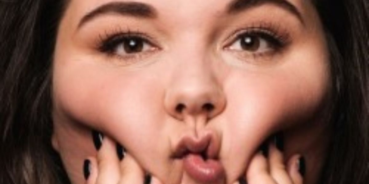 Edinburgh 2022: Review: SOFIE HAGEN: FAT JOKES, Monkey Barrel Comedy - Monkey Barrel 3
