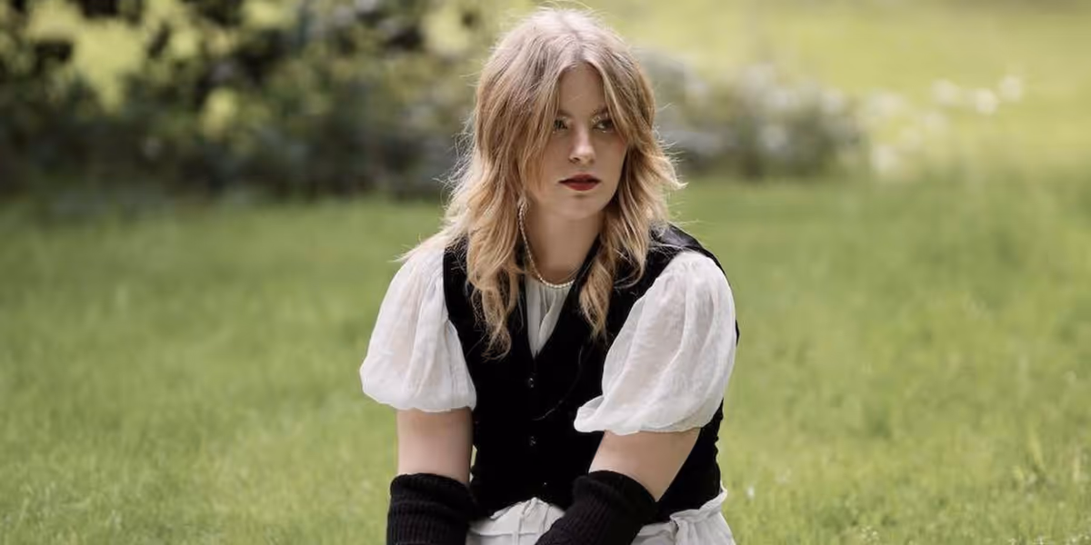 UK Artist Paris Paloma Shares New Single 'Notre Dame'