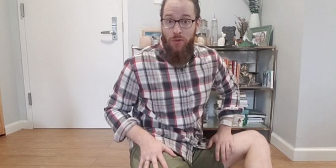 BWW Exclusive: Daily #MobilityMinute with Mark Fisher Fitness Trainer Harold Gibbons- The Seated Hip Switch!