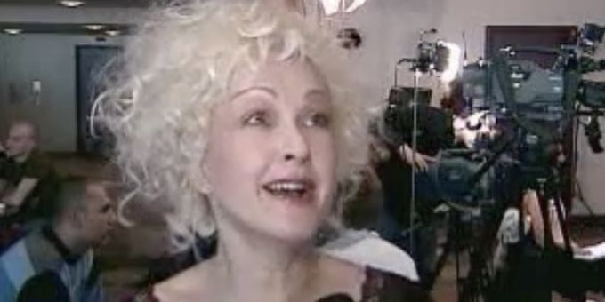 Broadway Rewind: Cyndi Lauper Makes Her Broadway Debut in THE THREEPENNY OPERA