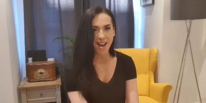 Living Room Concerts: SIX Star Lauren Drew Sings 'World Burn' From MEAN GIRLS