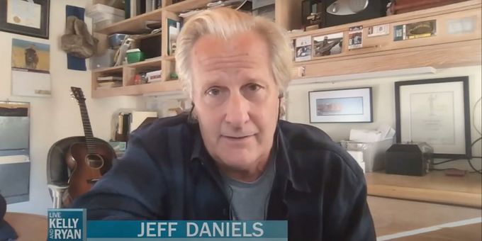 VIDEO: Jeff Daniels Talks About His Grandkids on LIVE WITH KELLY AND RYAN