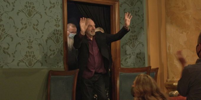 VIDEO: Neil Diamond Attends First Preview of A BEAUTIFUL NOISE in Boston