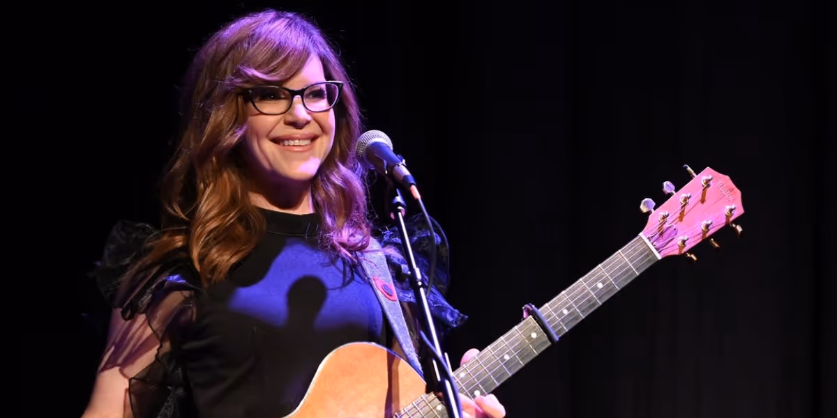 Lisa Loeb With Pete Muller And The Kindred Souls Play City Winery Boston, July 19