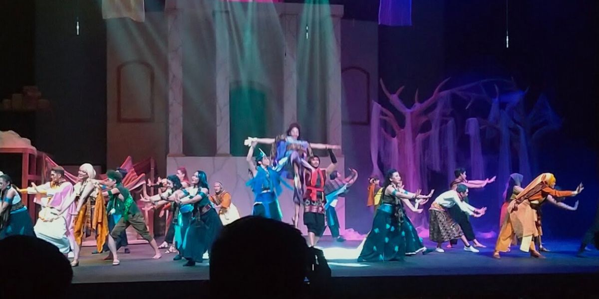 Review: SVATUHARI'S Musical VIOLET is an Overpowering Explosion of Colors