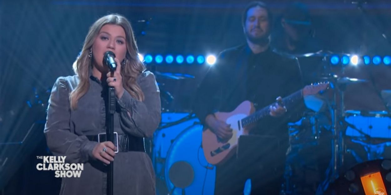 VIDEO: Kelly Clarkson Performs 'Lost In Your Eyes' Video