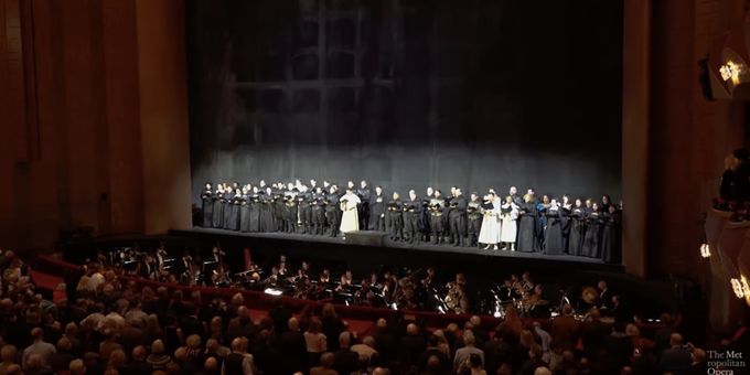 VIDEO: Metropolitan Opera Performs Ukrainian National Anthem