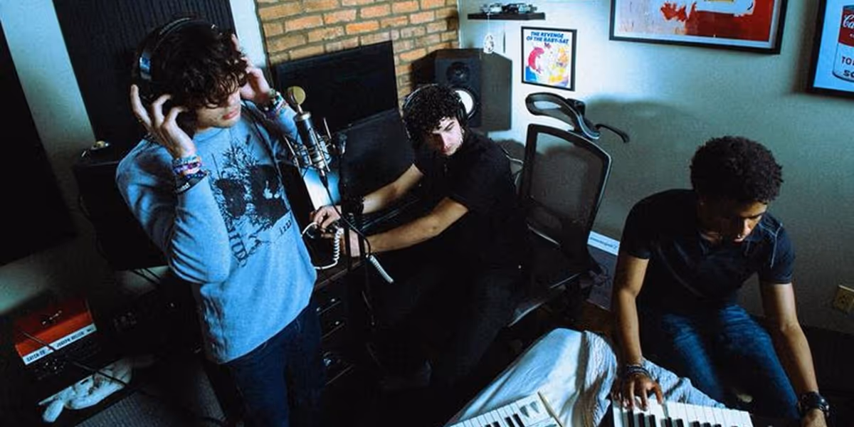 poptropicaslutz! & aldrch Share New Single 'wow!'
