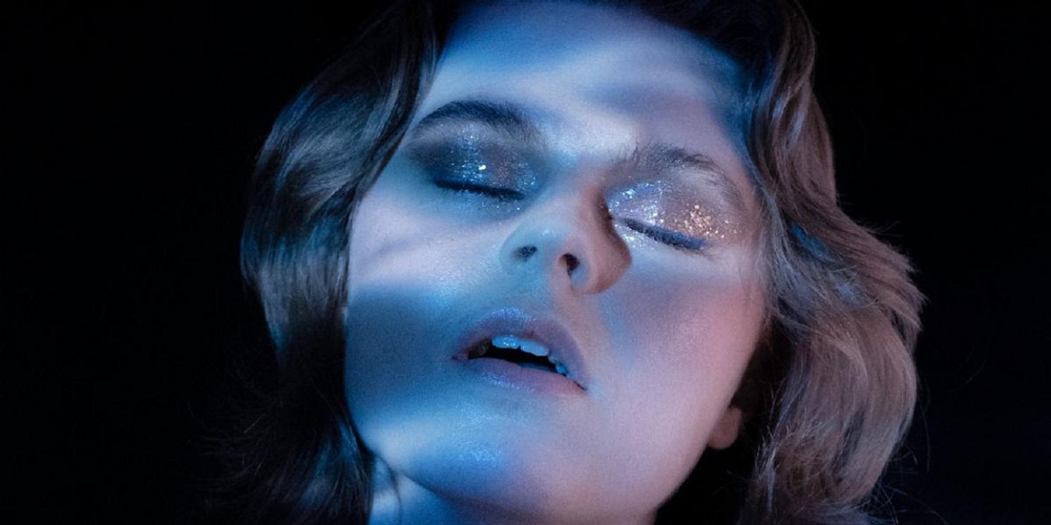 ELLIE DIXON Announces New EP 'In Case of Emergency' & Shares New Single 'Dopamine'  Image