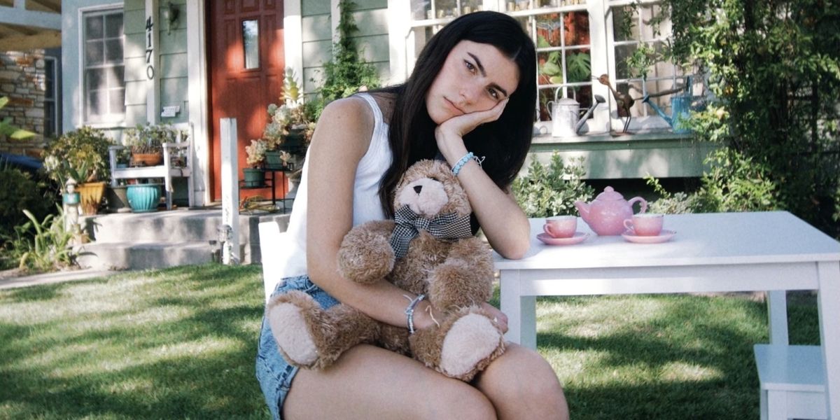 Avery Lynch Shares 'The Kids Table' EP