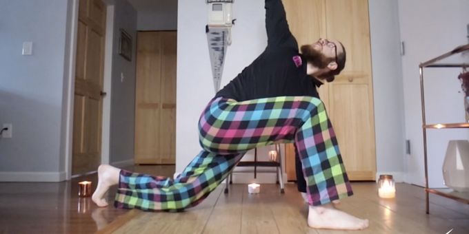 BWW Exclusive: Daily #MobilityMinute with Mark Fisher Fitness Trainer Harold Gibbons- The Spiderman Lunge