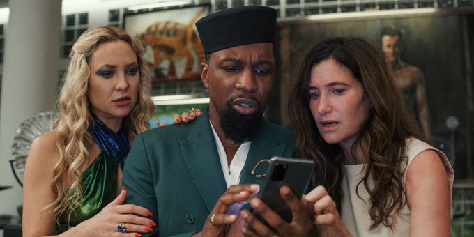 VIDEO: Leslie Odom Jr. & Daniel Craig Star in GLASS ONION: A KNIVES OUT MYSTERY Trailer