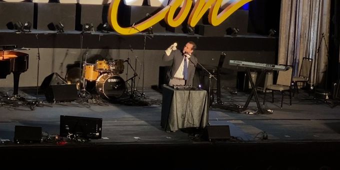 TV: Watch Rob McClure Perform Two Songs From MRS. DOUBTFIRE at BroadwayCon