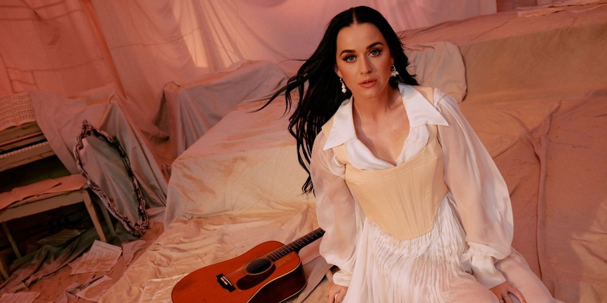 Katy Perry, Reba McEntire & More to Perform at The 56th Annual CMA Awards