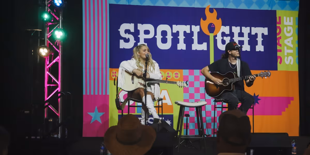 HunterGirl Closes Out CMA Music Fest With Massive Crowd
