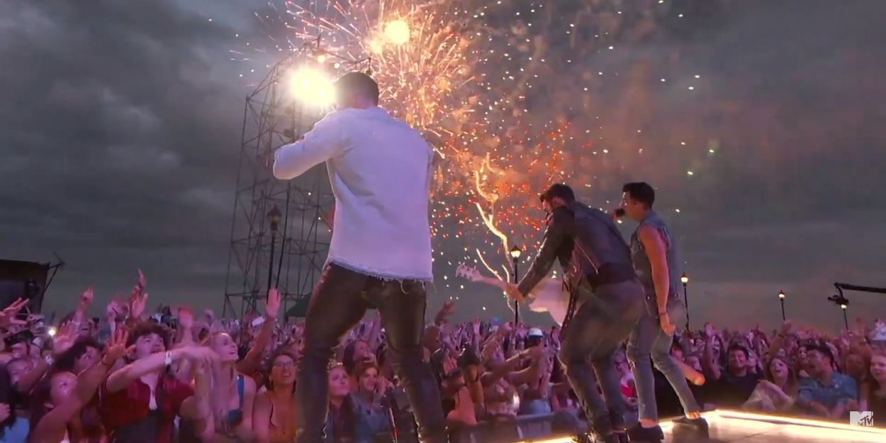VIDEO: Watch the Jonas Brothers' VMA Performance! Video