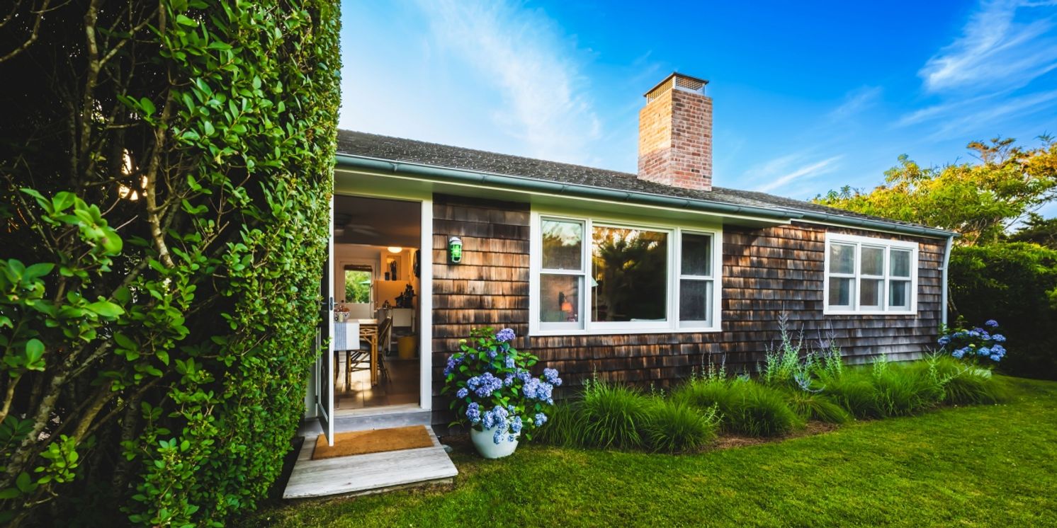 Sarah Jessica Parker's Hamptons Home Available to Rent on Booking.com  Image