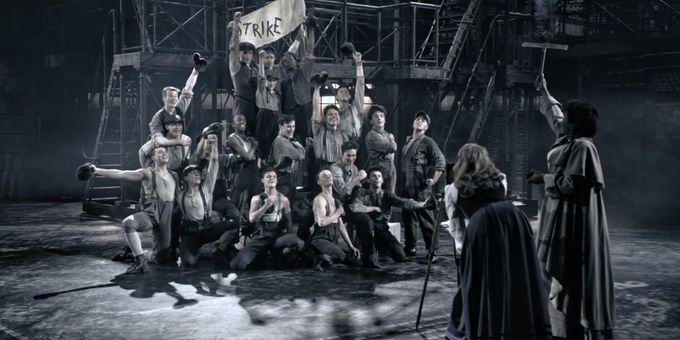 Video: Watch All New Footage From NEWSIES in London