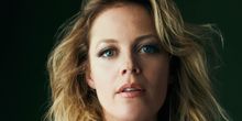 Elizabeth Stanley Talks JAGGED LITTLE PILL, Working With Alanis Morissette, and More!