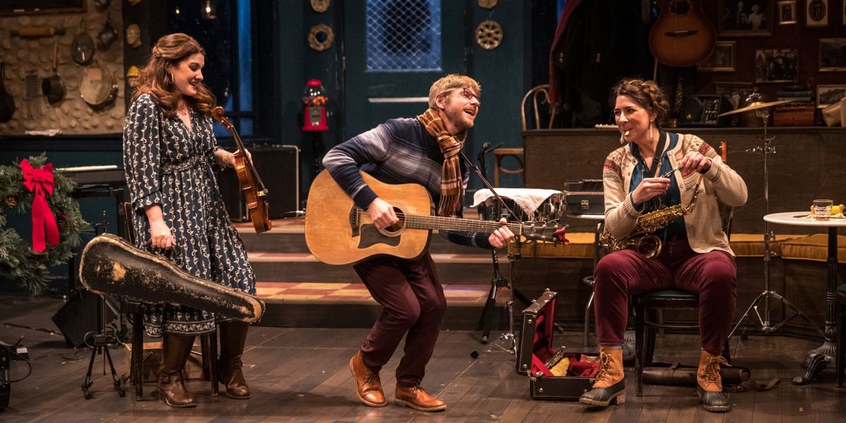Review: CHRISTMAS AT THE LOCAL at Theatre Latte Da