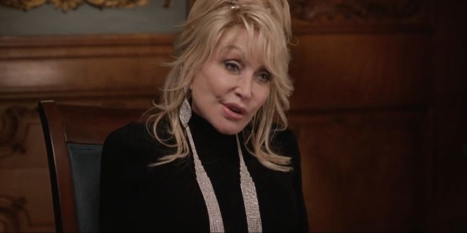 VIDEO: Dolly Parton Talks Songwriting & SMOKY MOUNTAIN CHRISTMAS in Boston