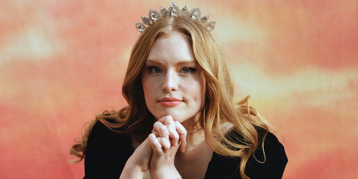 Freya Ridings Releases New Single 'Face in the Crowd'