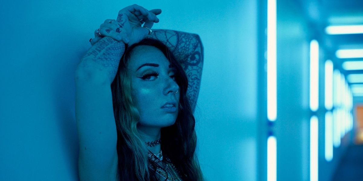 Kleøpatra Drops New Bass-House Single 'Drop The Top'