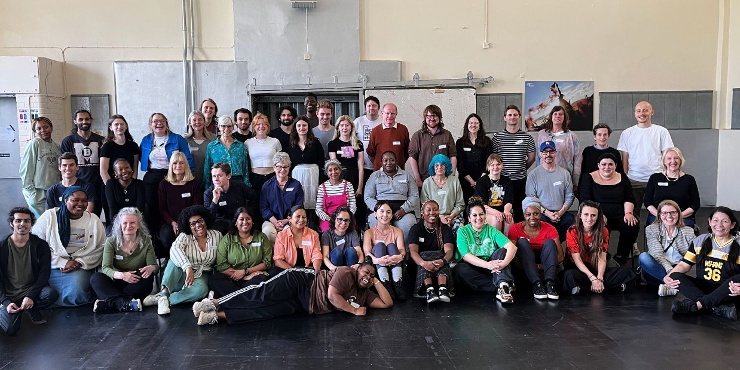 World Premiere of A MIRROR Comes to the Almeida Theatre  Image