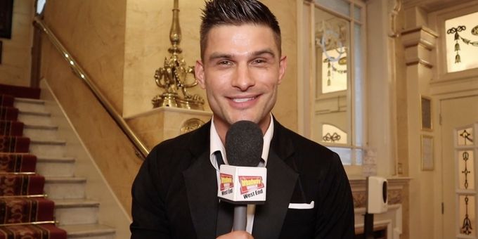 VIDEO: HERE COME THE BOYS Arrives at the London Palladium