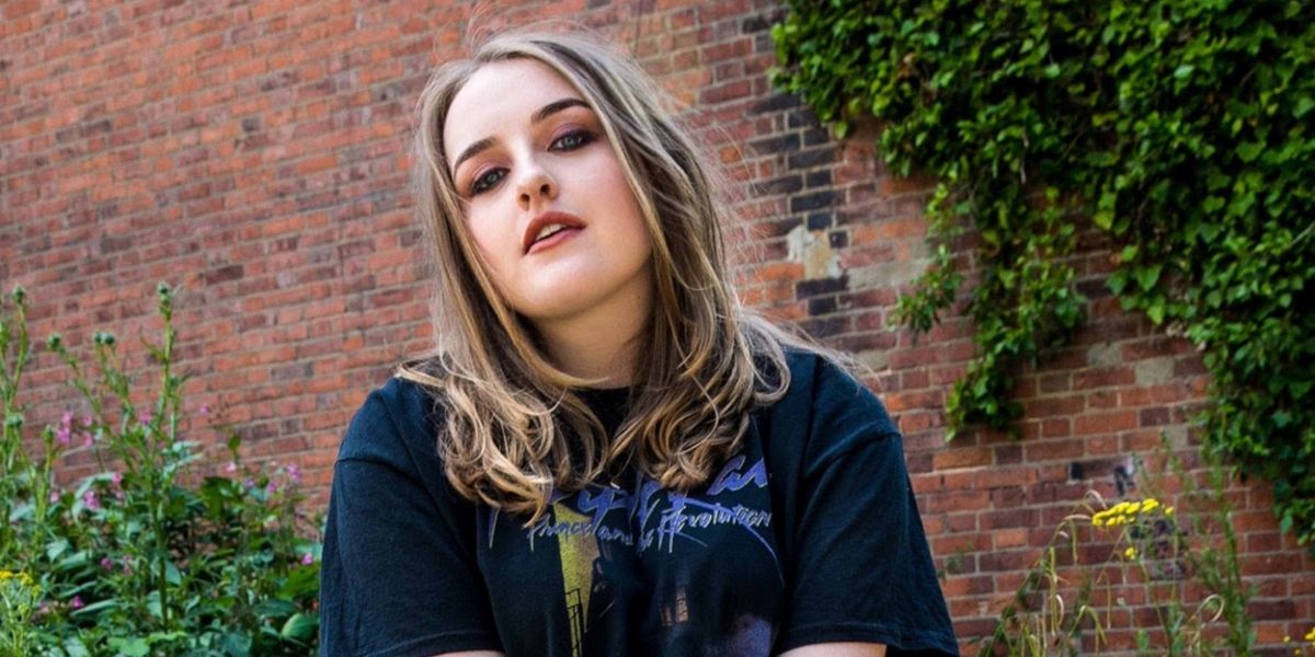 Nell Mescal Shares New Single 'Homesick'