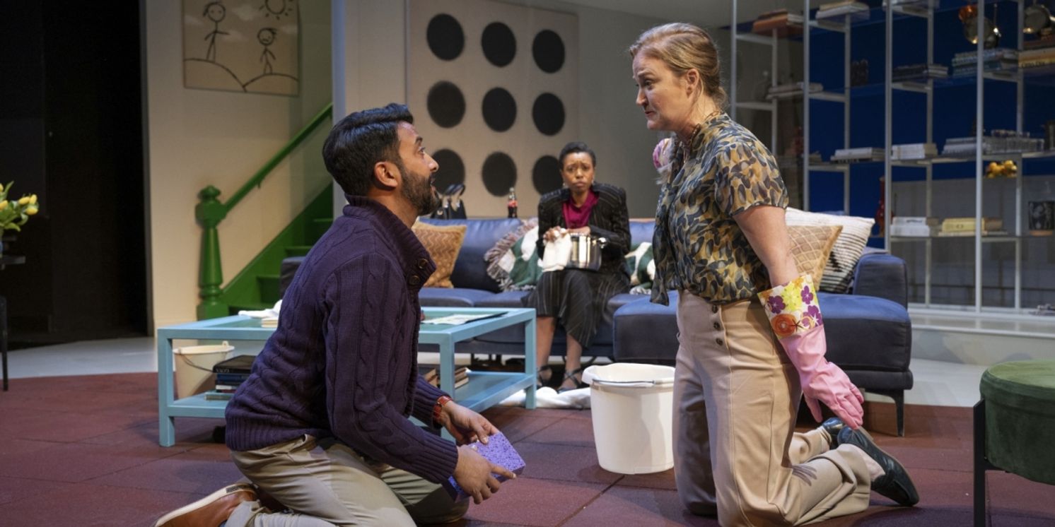 Review: GOD OF CARNAGE Delivers Dark Comedy at MILWAUKEE REPERTORY THEATER  Image