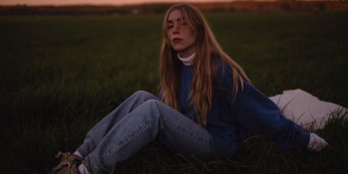 shy martin Releases New Single 'glued to the floor'