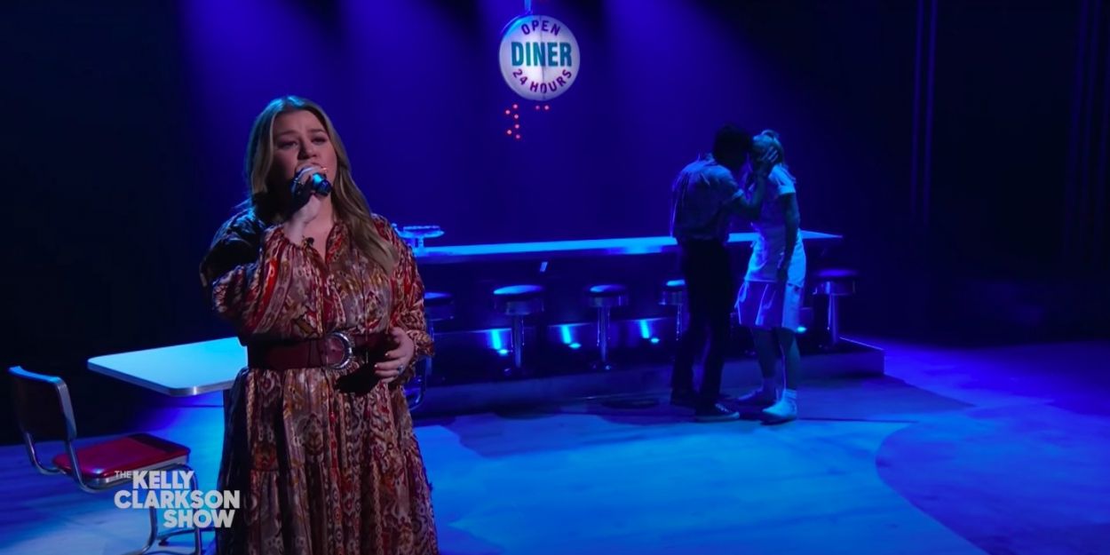VIDEO: Kelly Clarkson Covers 'She Used to Be Mine' From WAITRESS Video