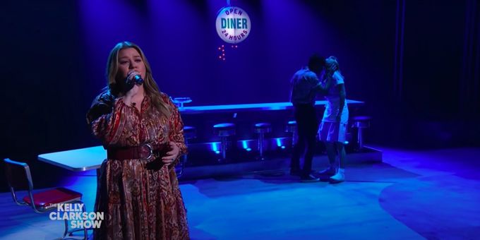VIDEO: Kelly Clarkson Covers 'She Used to Be Mine' From WAITRESS