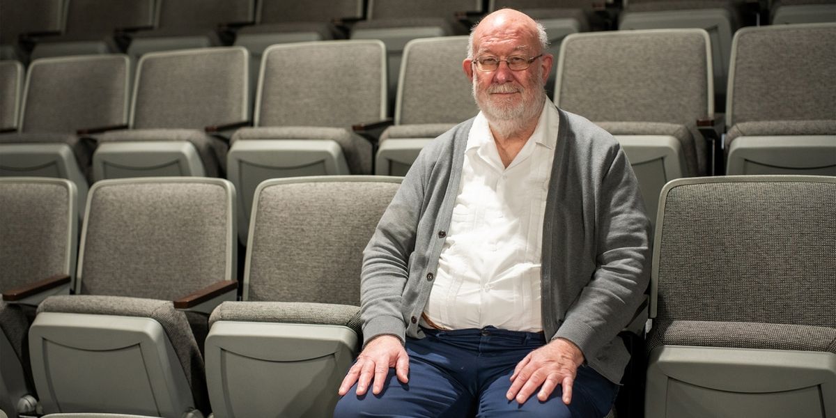 Raven Theatre Renames East Stage in Honor of Longtime Board Member Stephen Johnson