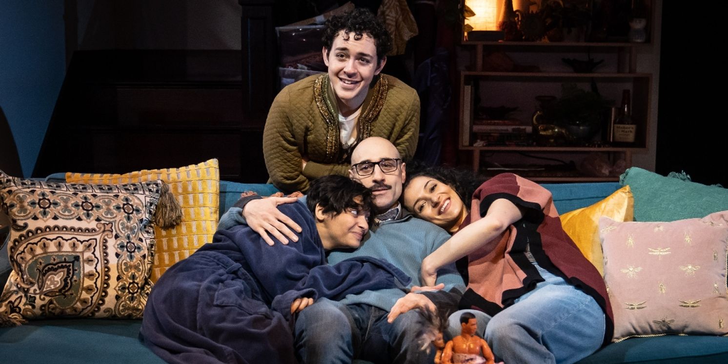 Review: LAYALINA at Goodman Theatre  Image