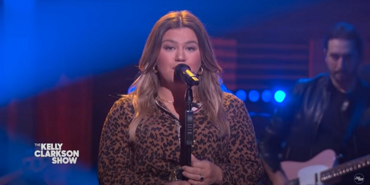 VIDEO: Kelly Clarkson Covers 'Everybody Knows' Video