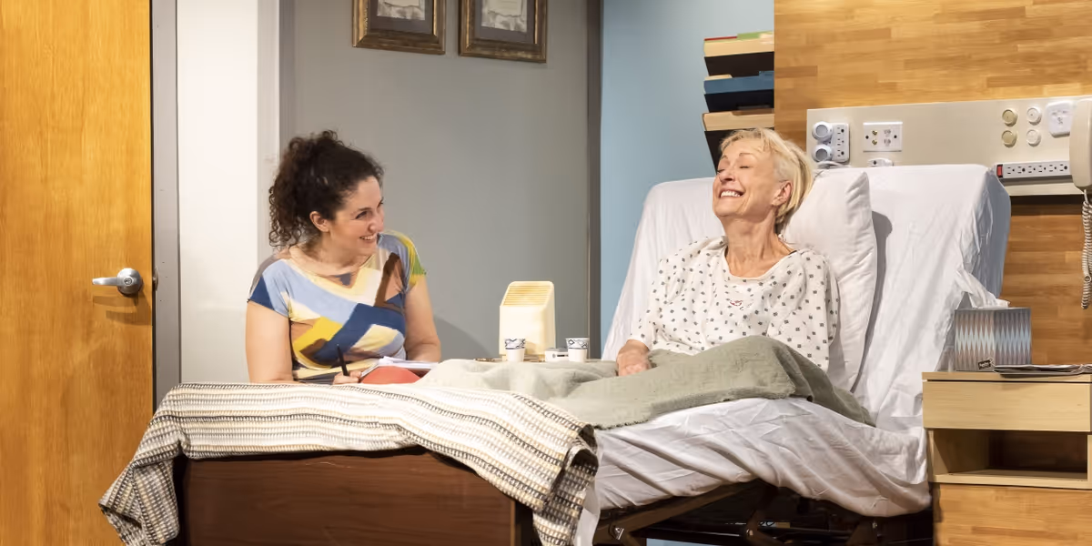 Review: A FUNNY THING HAPPENED ON THE WAY TO THE GYNECOLOGIC ONCOLOGY UNIT AT MEMORIAL SLOAN-KETTERING at Dezart Performs