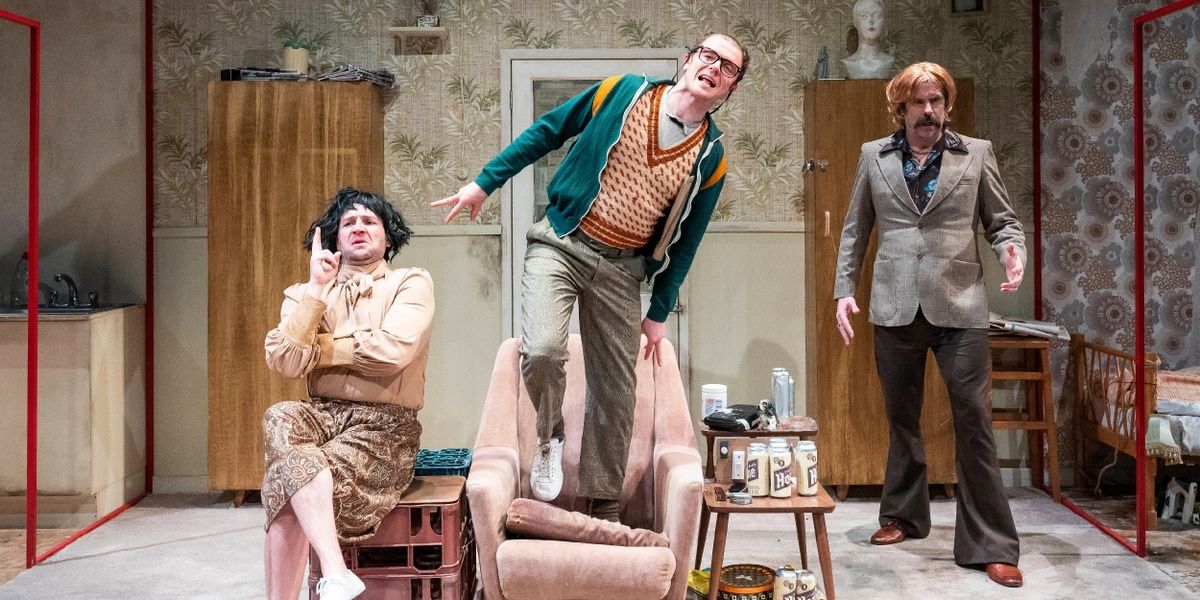 Review: THE WALWORTH FARCE, Southwark Playhouse Elephant