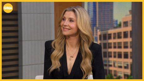 Sarah Chalke Previews What's Ahead In SCRUBS Revival Season Two Photo