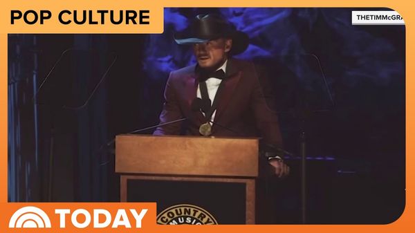 Tim McGraw Gets Emotional Entering Country Music Hall of Fame Photo